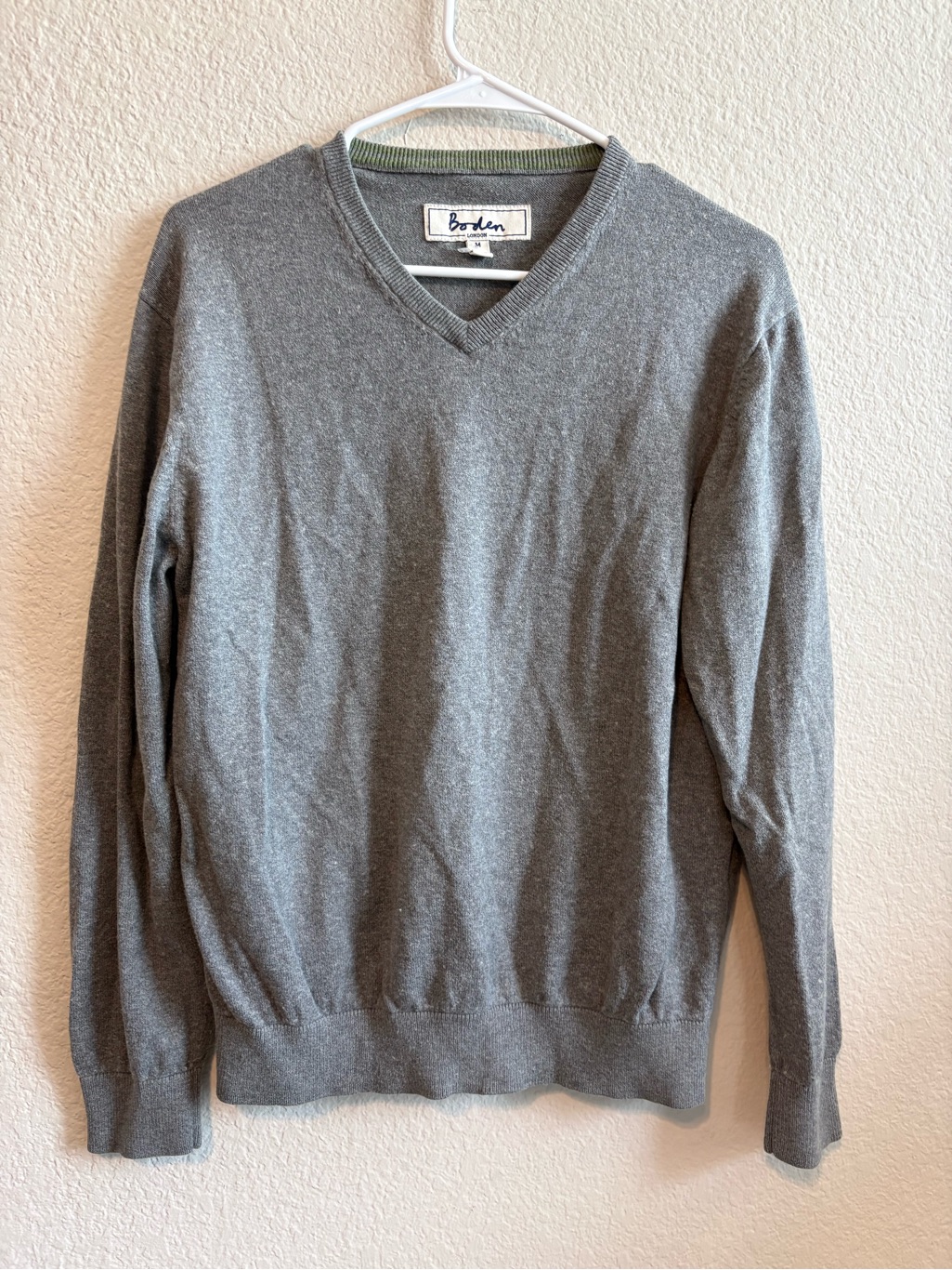 Boden Men's Heather Gray V-Neck Sweater